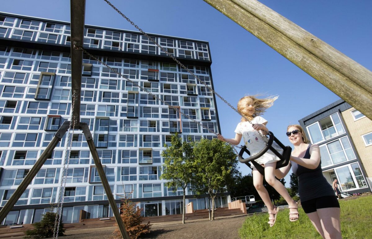 Renoveringen af Magisterparken i Aalborg har givet oplevelsesrige boliger, der tiltrækker en bredere gruppe beboere. Foto: Carsten Ingemann/Renover Prisen.