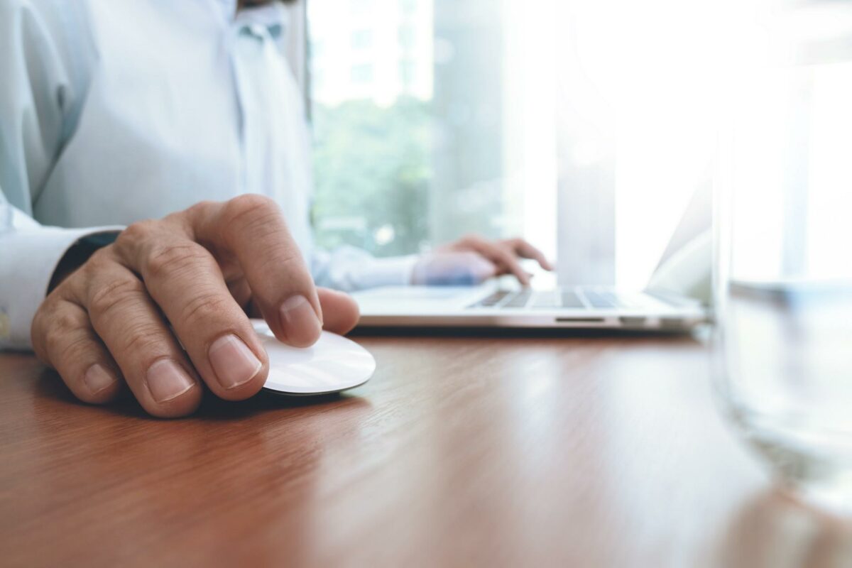 Branchen bliver mere og mere kompleks og digitaliseret, og derfor glæder det Dansk Byggeri, at flere søger ind på videregående byggeuddannelser. Foto: Colourbox.