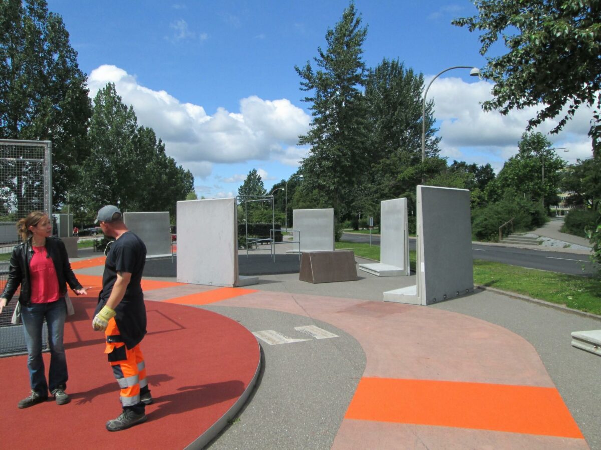 Først skal beboere og medarbejdere fra Dyrup sammen med en kunstmaler forskønne en række store betonelementer omkring den lokale parkourbane.