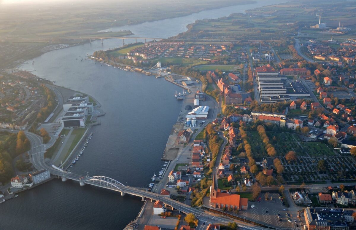 Det er blandt andet solceller og grøn fjernvarme, der er medvirkende til Sønderborgs faldende CO2-udledning. Foto: Colourbox.