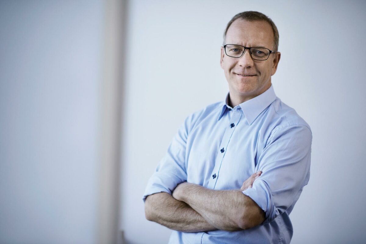 Torben Liborius, erhvervspolitisk chef i Dansk Byggeri, opfordrer de danske kommuner til at give hinanden gode råd, så ventetiderne på byggetiladelser kan blive kortere. Foto: Ricky John Molloy.