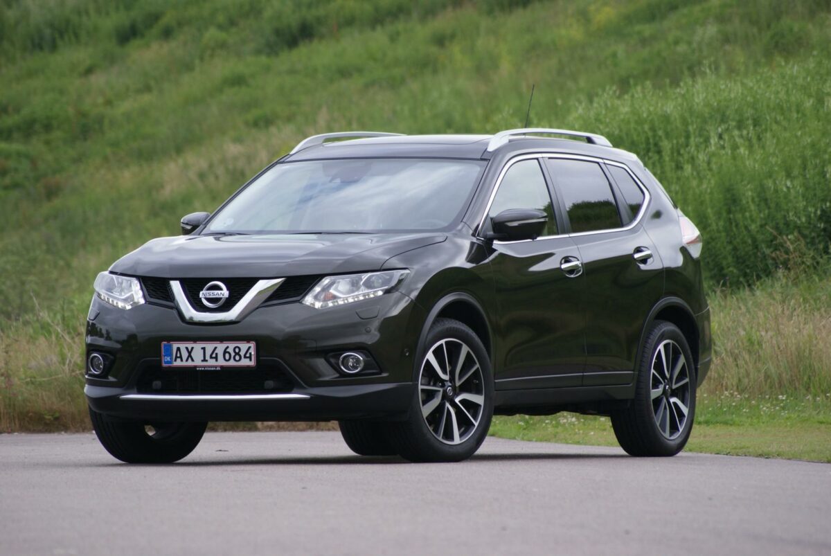 Nissan X-Trail er en såkaldt softroader, der fås med forhjulstræk eller simpelt firehjulstræk.