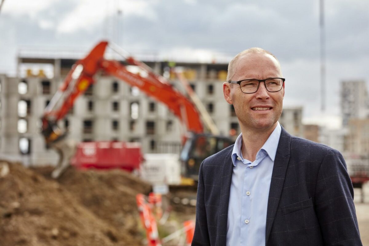 Med solid ballast føler jeg mig godt rustet til sammen med de mange dygtige medarbejdere at fortsætte udviklingen af LM Byg A/S, konstaterer Hans Anker Nielsen, der i starten af august tog hul på et nyt kapitel som administrerende direktør i LM Byg A/S.