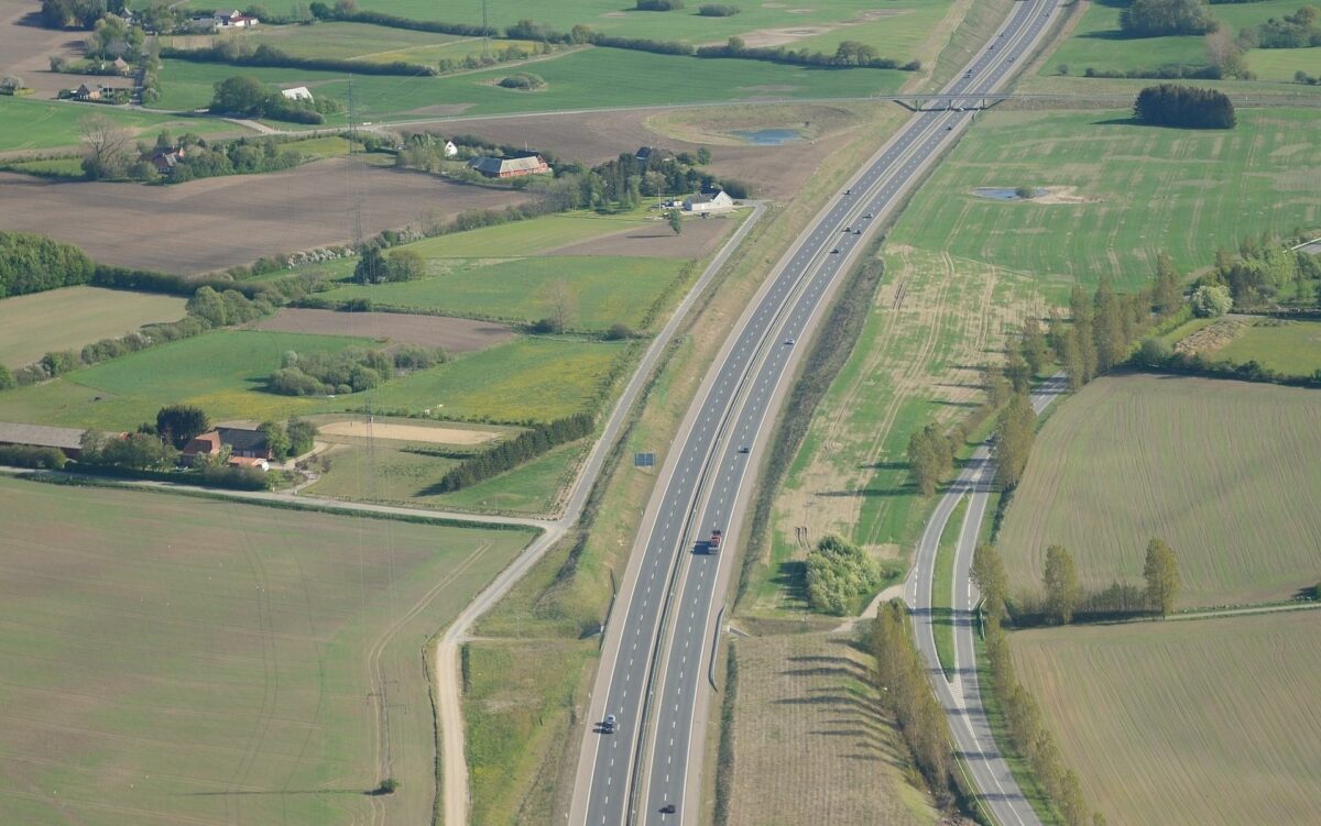 Beregninger viser, at en Hærvejsmotorvej vil være blandt de meste rentable infrastrukturprojekter i Danmark. Foto: Colourbox.