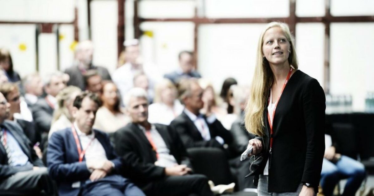 Som arkitekt hos AART Archtects arbejder Stina Rask Jensen med arkitekturens betydning for livskvalitet. I 2016 var hun blandt talerne på Velux Daylight Symposium i London. Foto: Velux / Jakob Boserup.