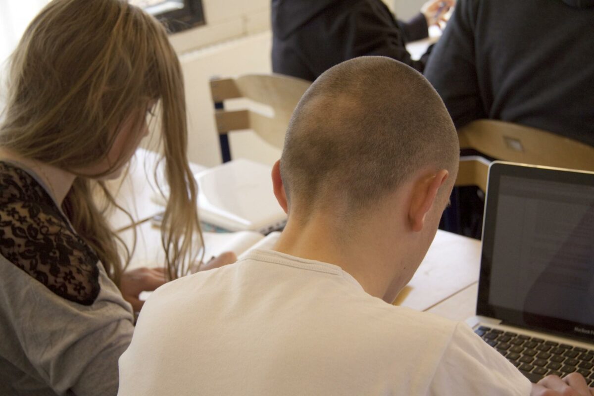 Dansk Byggeri lægger ny strategi for at få flere unge til at vælge en erhvervsuddannelse frem for gymnasiet. Foto: Colourbox.