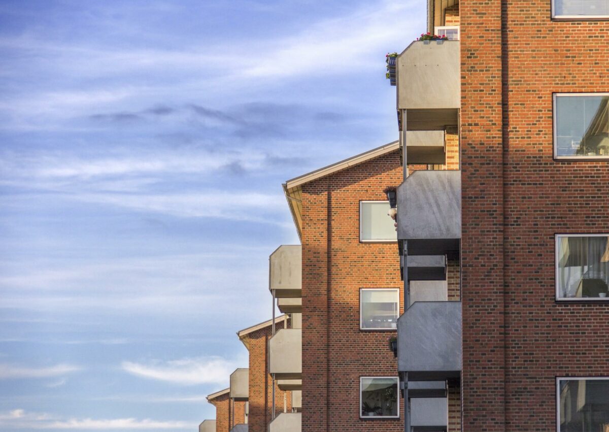 Konklusionen fra SBi lyder, at et kollaps som det aktuelle ikke kan forebygges ved almindelige eftersyn. Altanerne på billedet har i øvrigt ikke noget med den aktuelle sag at gøre. Foto: Colourbox.