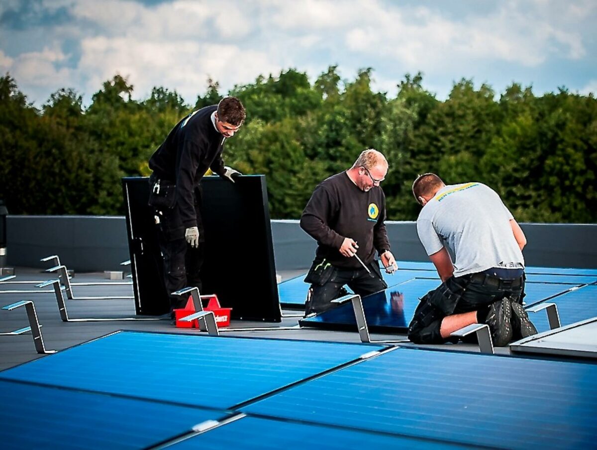 Installering med Solar-fik. Foto: Fischer a/s.