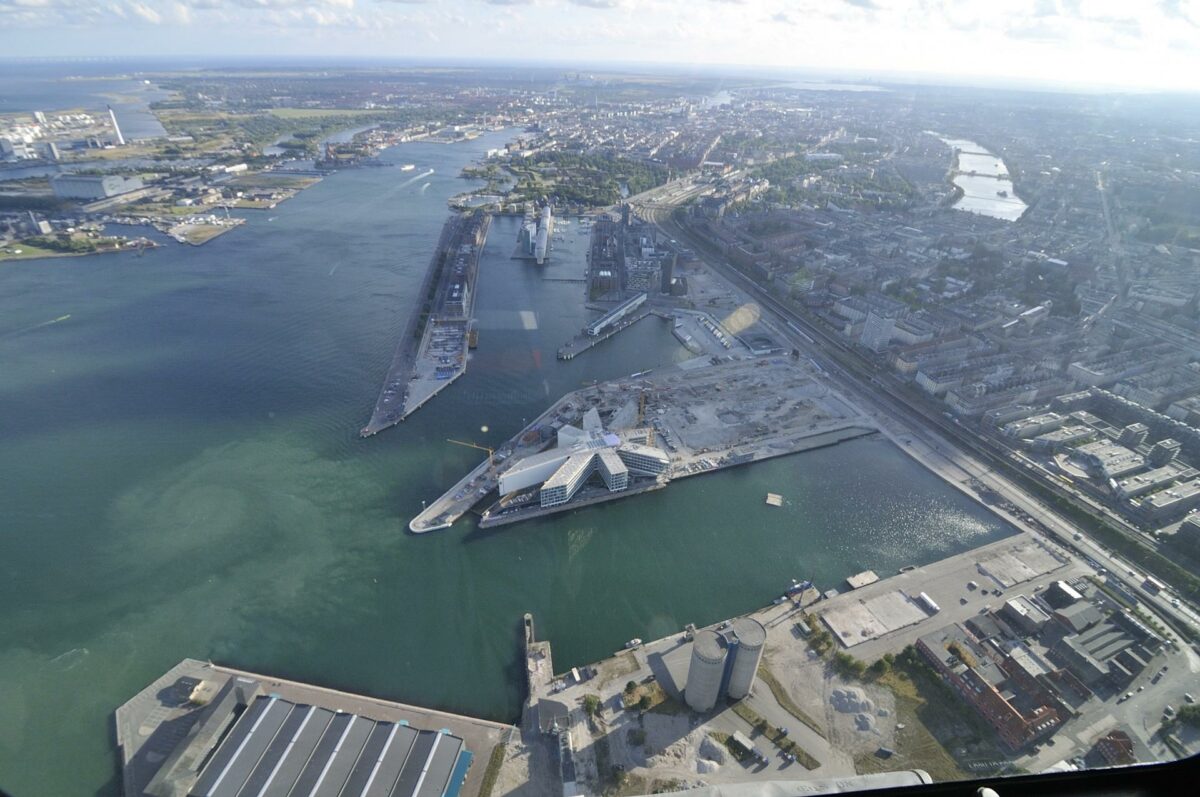 Deltagerne i Build CPH Live ved ikke, hvilken bygning de skal projektere i konkurrencen. Foto: København.