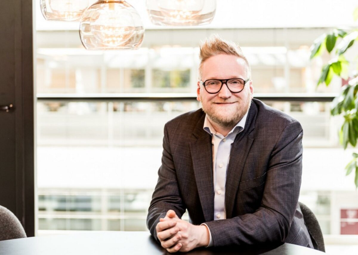 Adm. direktør i Ordrestyring.dk, Carsten Schou Rasmussen, har grund til at smile stort, for hans firmas produkt er meget populært hos håndværksvirksomheder. Foto: Ordrestyring.dk.