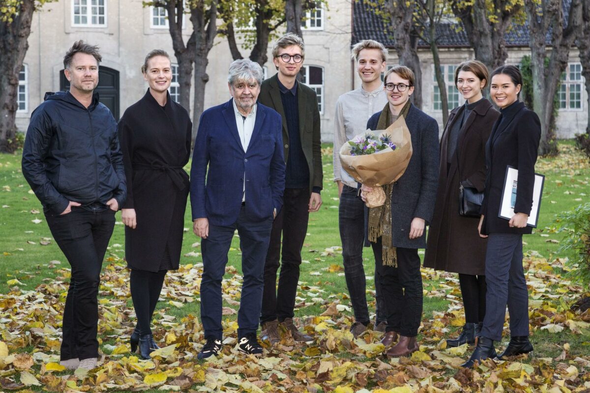 Deltagerne i konkurrencen fik til opgave at finde nye arkitektoniske anvendelser af solceller - her ses de sammen med dommerne i konkurrencen. Når billederne af vinderprojekterne foreligger, vil artiklen blive opdateret. Foto: Dorthe Krogh.