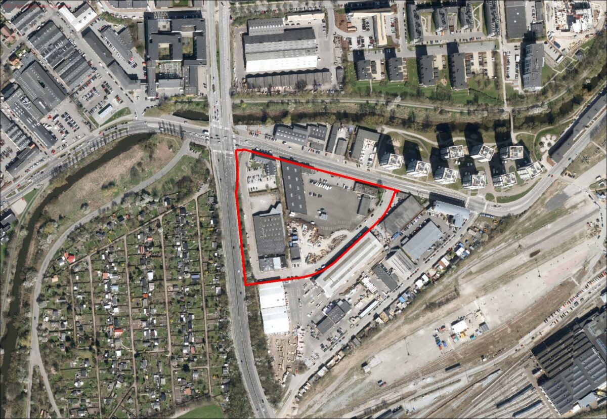 Området ligger mellem Søren Frichs Vej fra Godsbanen i øst til Åby Skole i vest. Pressefoto.
