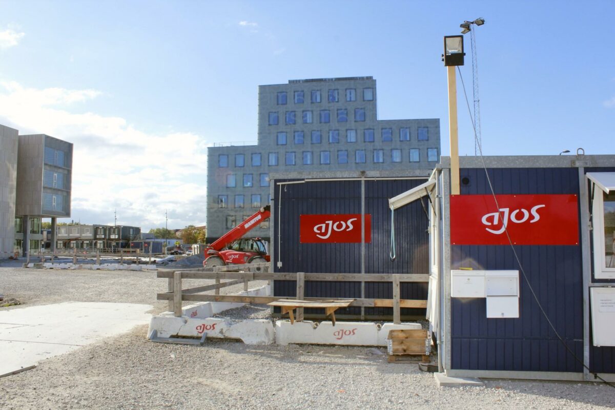 Ajos A/S har som byggepladsentreprenør på KUA 3 blandt andet sørget for oprydning og orden på pladsen.