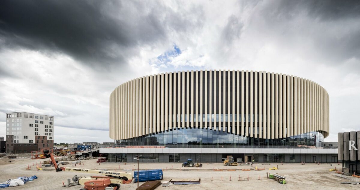 Den nye arena i Ørestad er bygget færdig og er snart klar til indvielse. Foto: 3XN.