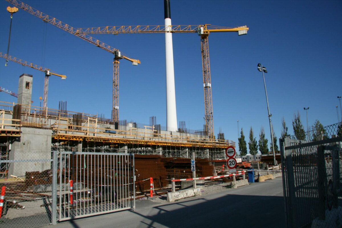 Ifølge Joachim B. Olsen er lønkonkurrencen i byggeriet ikke nær så hård som i industrien. Arkivfoto: Torben Jastram.