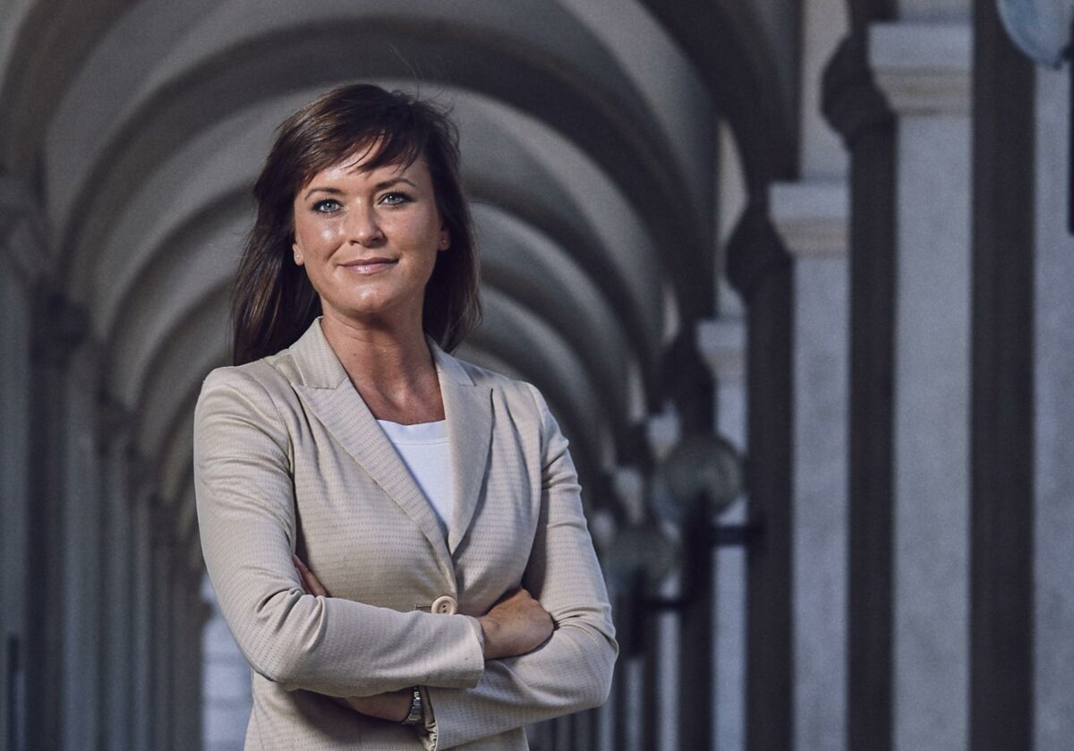 Det er op til den enkelte ordregiver at udstikke retningslinjerne for kontrollen, forklarer Sophie Løhde til spørgsmål fra SF's Karsten Hønge. Foto: Ministeriet for offentlig innovation/Finansministeriet.