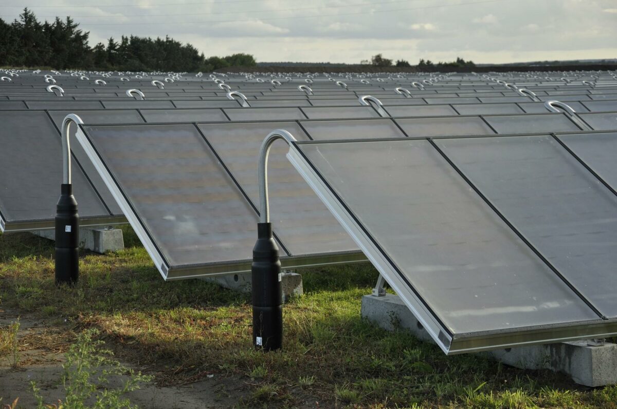 Med priserne fra det netop afgjorte danske udbud af solcelleparker på 21,6 MW falder de offentlige tilskud til grøn omstilling til et historisk lavt niveau, fortæller Tekniq. Foto: Colourbox.