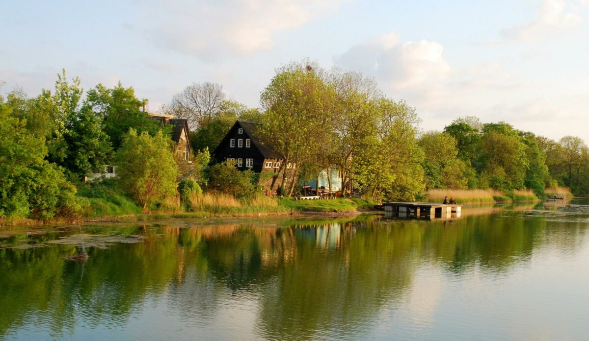 Bygningerne på Christiania skal fornys, så de gøres mere CO2-neutrale. Foto: Colourbox.