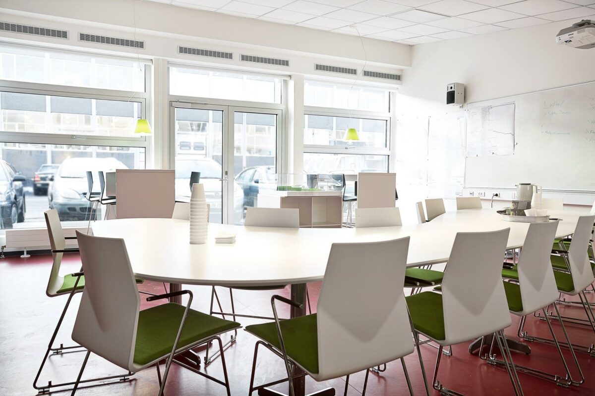 Glostrup Hospital anvender mikroventilation, som er installeret over vinduerne. Foto: InVentilate.