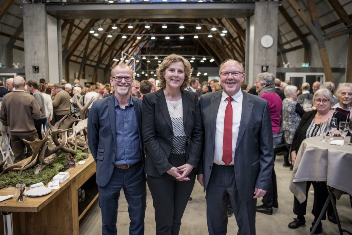 Thorbjørn Sørensen, teknik og miljødirektør i Middelfart Kommune (t.v.), Connie Hedegaard og borgmester Steen Dahlstrøm (t.h.) ved nytårskuren i Middelfart Kommune. Pressefoto.