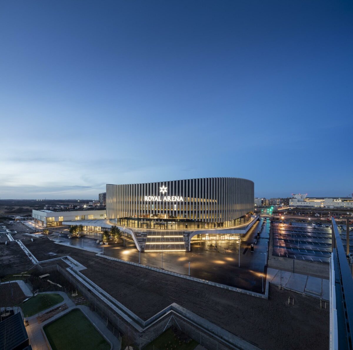 Royal Arena ligger midt i Ørestad, og derfor var det vigtigt for designerne, at bygningen blev en god nabo. Foto: Adam Mørk.