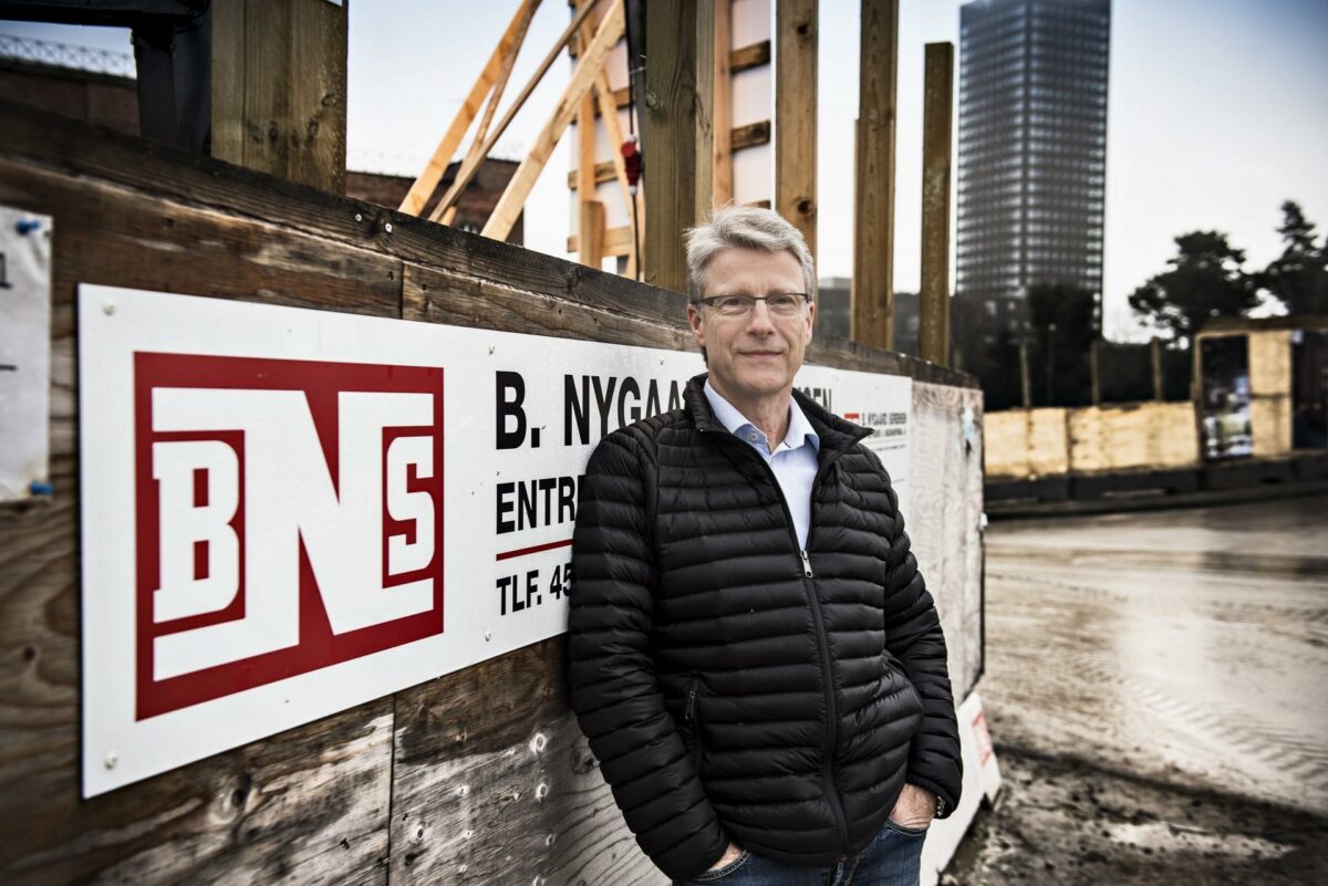 BNS' adm. direktør Mikkel Baastrup i Carlsberg Byen, hvor BNS står for to markante byggeprojekter. Foto: Jesper Ludvigsen.