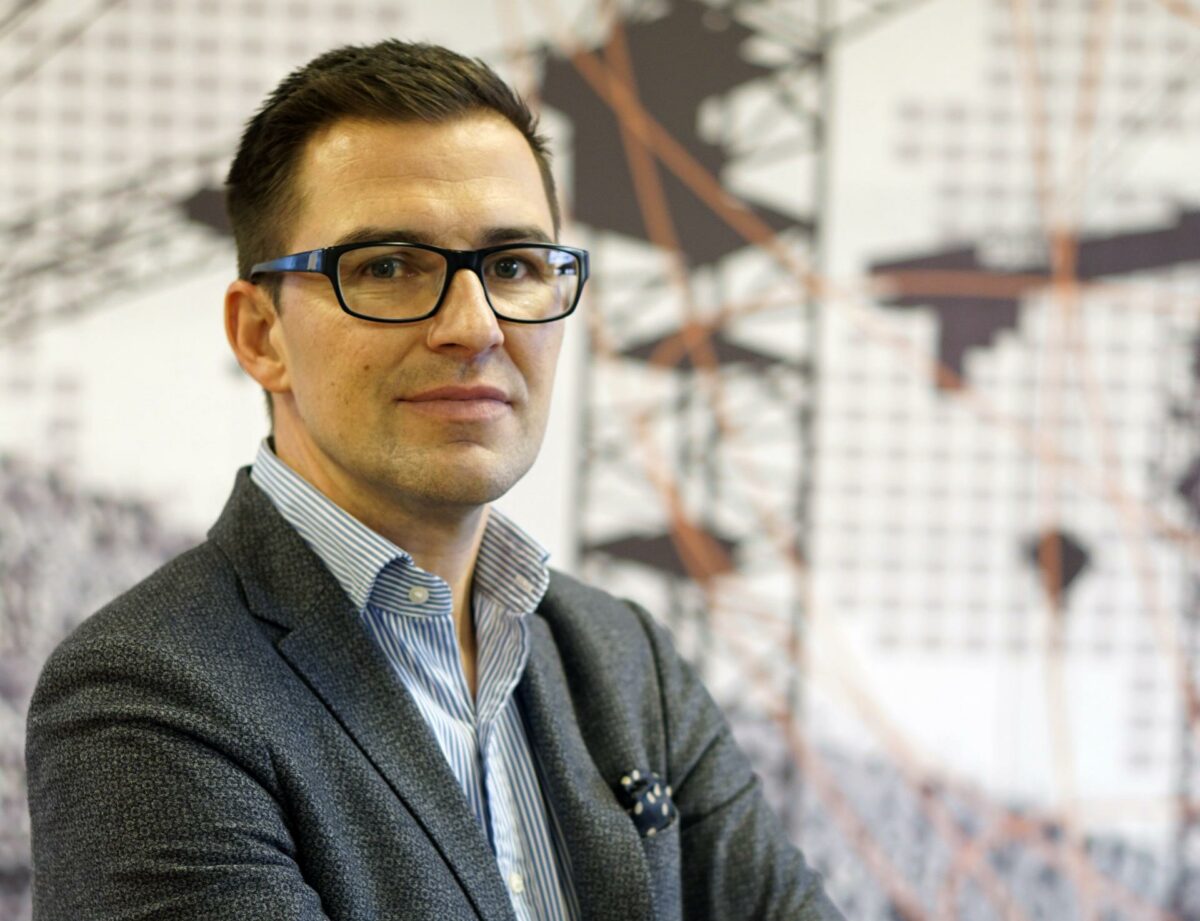 Niels-Jørgen Pallesen, direktør i Fermacell, erklærer sig klar til det, han kalder et opgør med vanetænkning i den del af byggebranchen, der fortsat sætter papvægge op. Pressefoto.