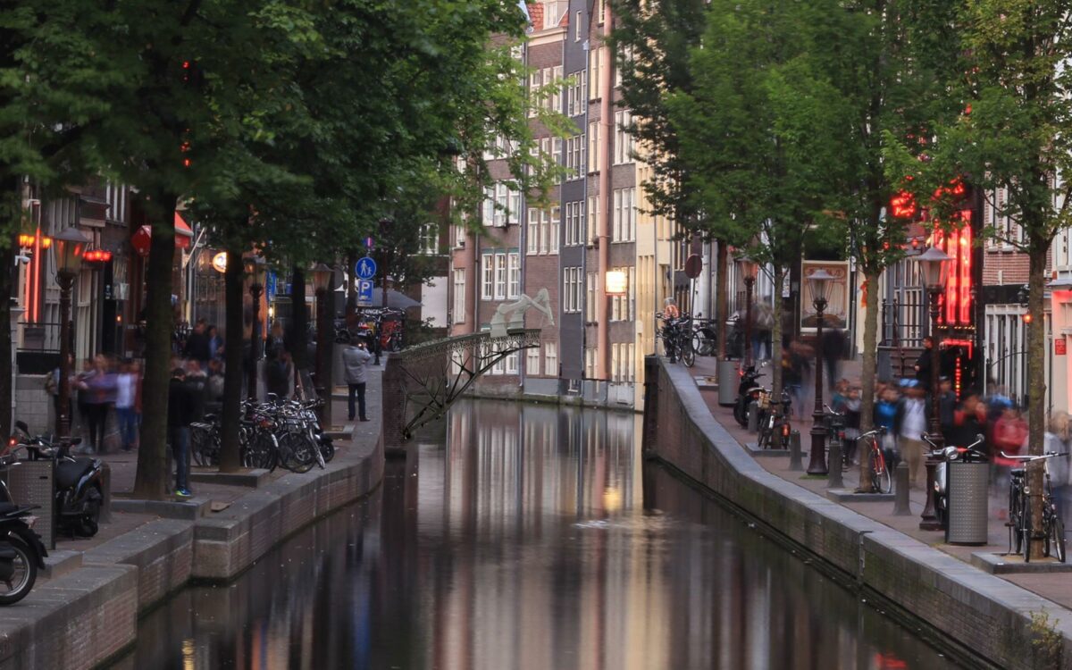 I Amsterdam er virksomheden MX3D i gang med at 3D-printe en stålbro henover en af kanalerne. Foto: Jaris Laarman Lab/MX3D.