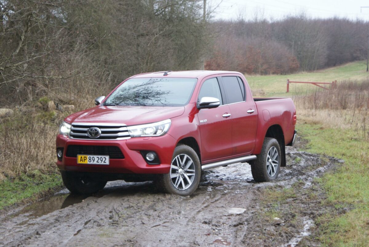 Med reduktionsgear, antispin og spær på bagakslen er Toyota Hilux en fremkommelig bil.