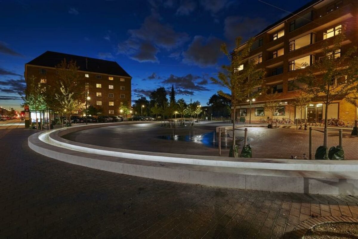 Klimaløsningen ved Lindevangsparken på Frederiksberg er blandt tre nominerede til at vinde Bæredygtig Beton Prisen. Foto: Torben Petersen.