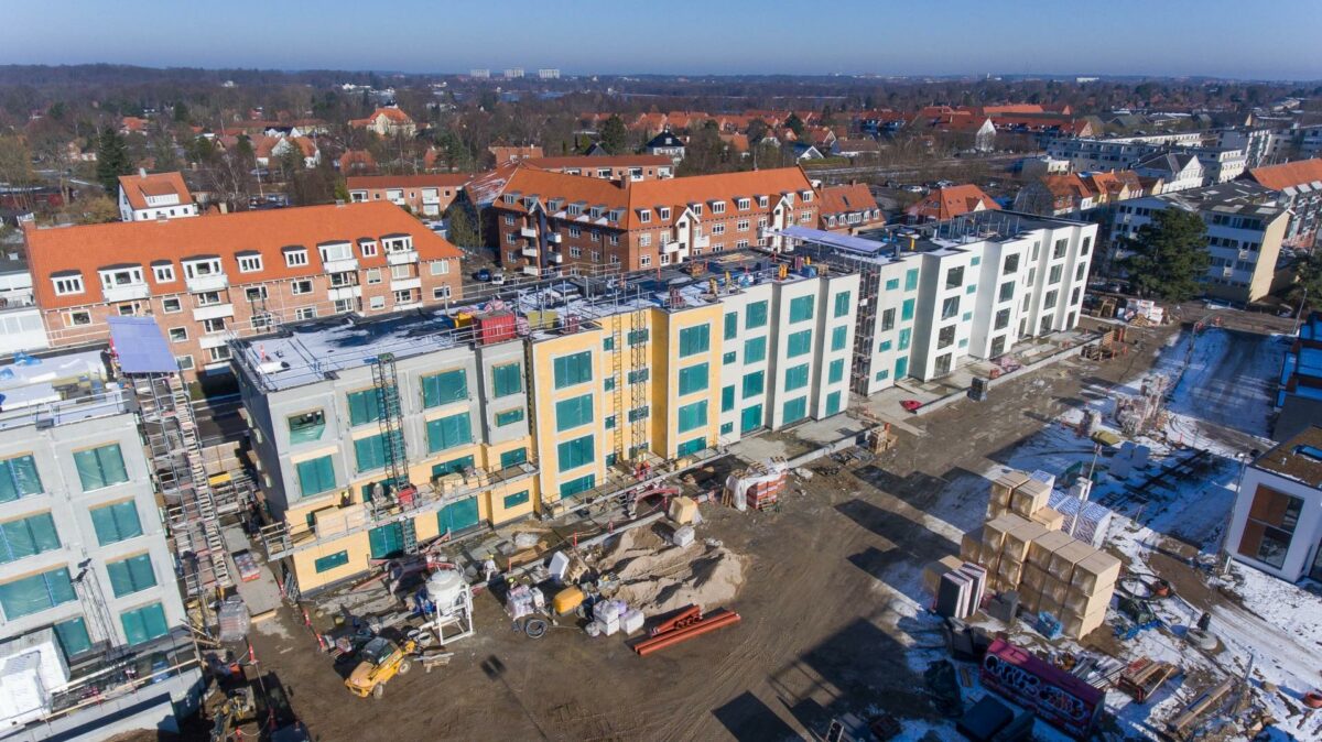 HP Byg A/S med hovedsæde i Aalborg tog i 2016 for første gang springet over Storebælt som totalentreprenør på byggeriet af tre blokke med 64 lejligheder i Bagsværd ved København ? et byggeri, der afleveres i september 2017, ligesom der er indgået aftale om byggestart på etape to med 50 lejligheder til sommer.