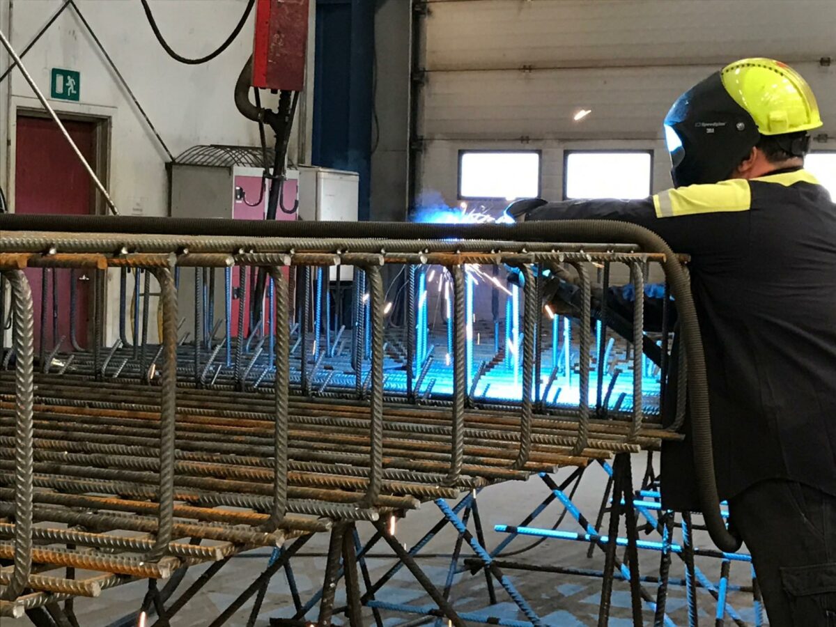 Armeringsstål fra Celsa Steel Service skal bringes hurtigt frem til de danske byggepladser med virksomhedens nye logistikpartner. Pressefoto.