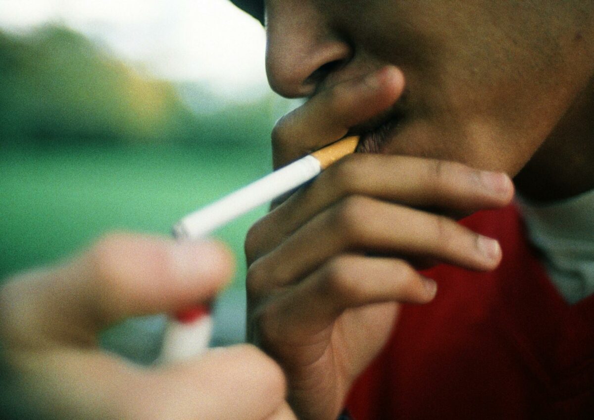 Der er tilsyneladende ikke et rygeforbud på vej til eleverne på landets erhvervsskoler - selvom der er forbud mod rygning på andre ungdomsuddannelser. Foto: Colourbox.