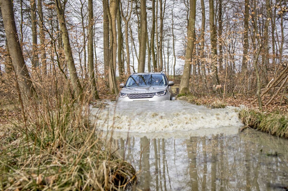 Vadedybden er hele 90 centimeter. Er dybden større, flyder bilen.