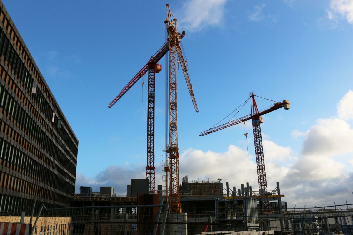 BAR Bygge og Anlæg - nu BFA Bygge og Anlæg - har til opgave at vejlede branchens virksomheder med løsning af arbejdsmiljøproblemer. Foto: Colourbox.