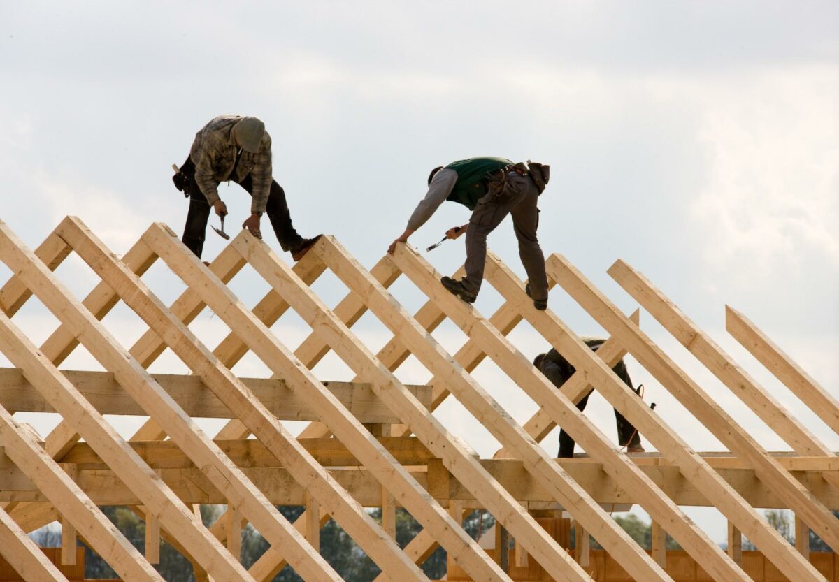 De mindre håndværksvirksomheder kan med fordel rekruttere fra kanten af arbejdsmarkedet, hvis de mangler folk. Foto: Colourbox.