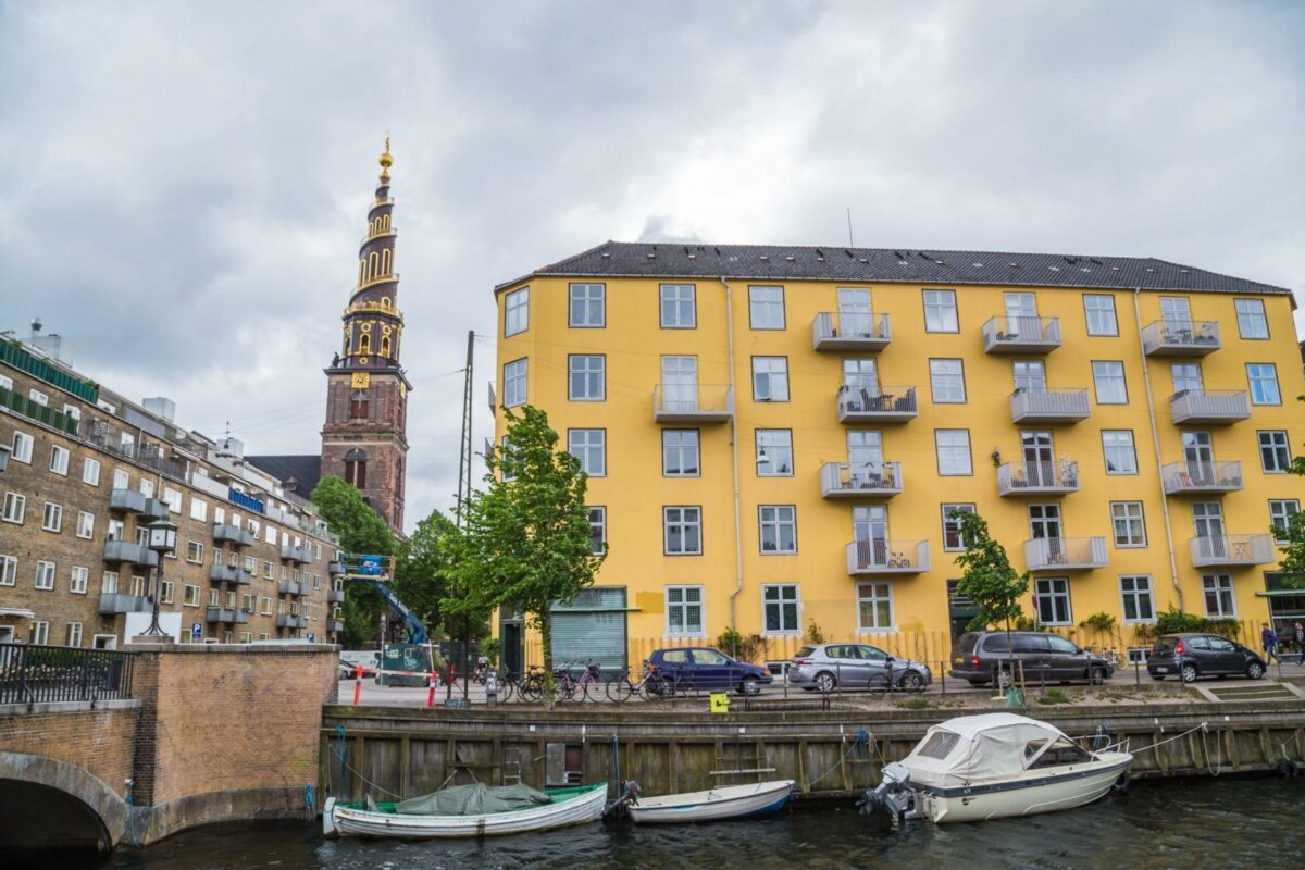 Andelsboligforeningen Sandkagen på Christianshavn får 400 koblede vinduer. Pressefoto.