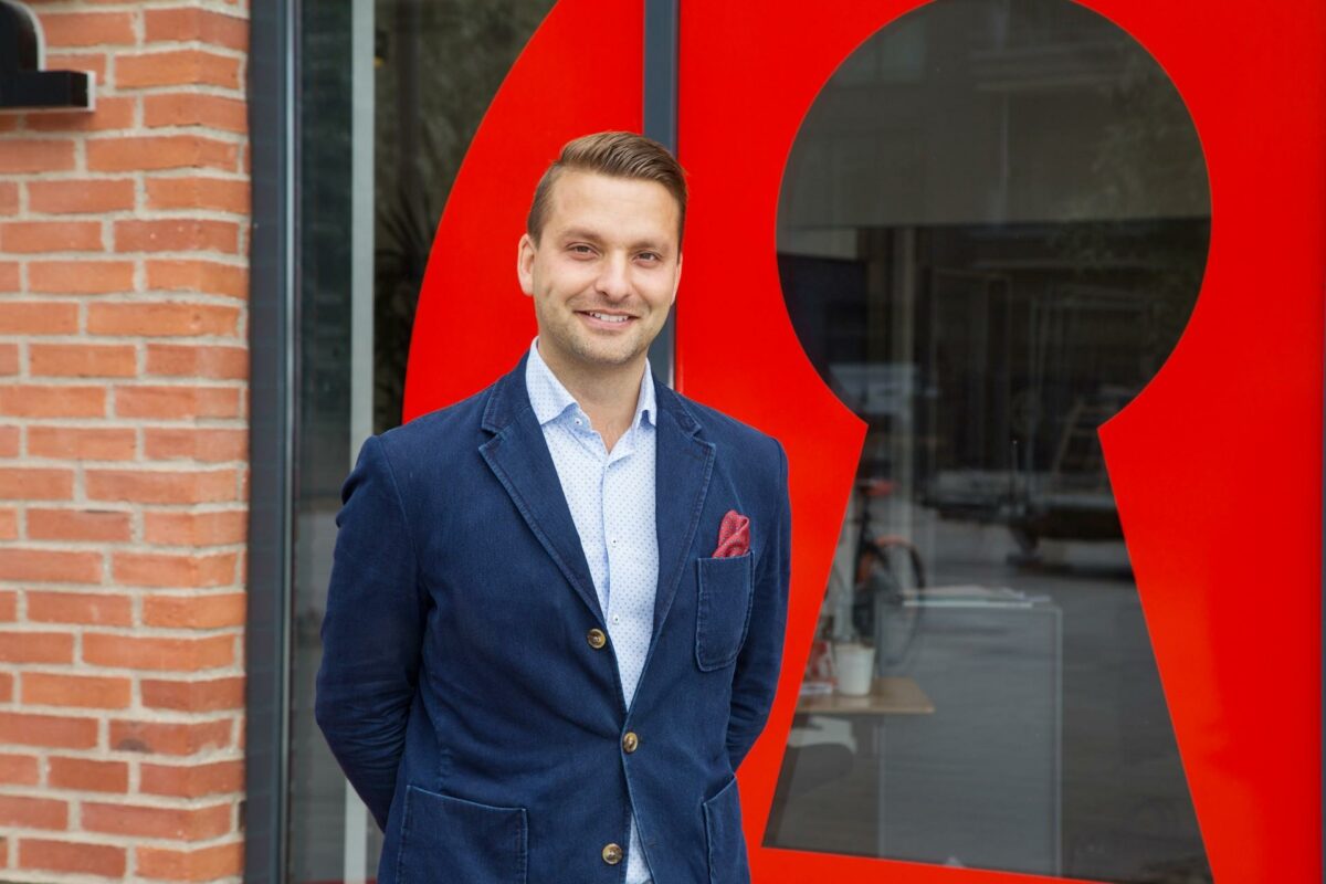 Chef for asset management hos Heimstaden, Tom Rasmussen, er meget tilfreds med købet af Bagsværdlund fra Calum. Foto: home.
