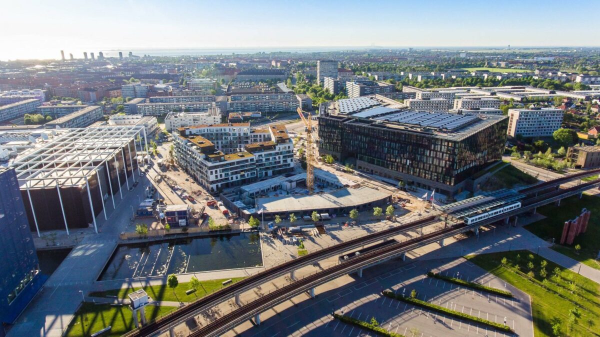 Byggeriet af Eksercerpladsen er godt i gang, og det 17.000 kvadratmeter store byggeri står indflytningsklart næste sommer. Visualisering: Calum/C.F. Møller.