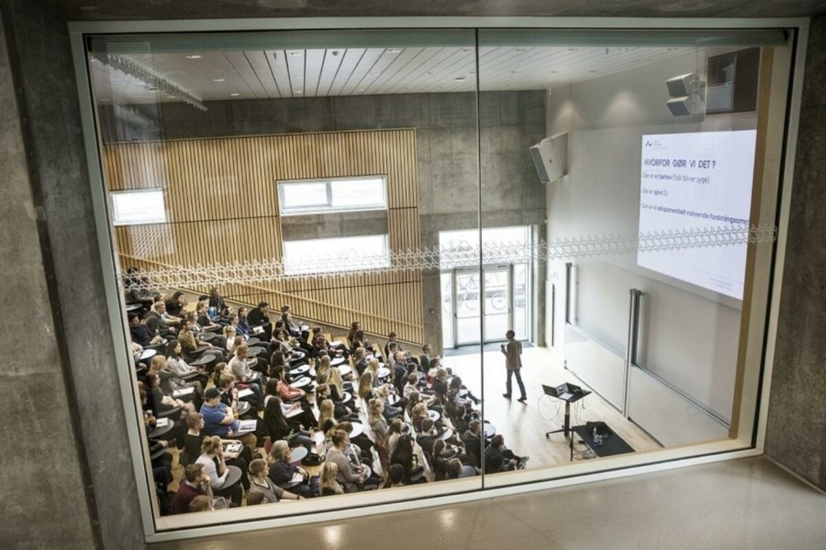 Endnu engang kan AU Engineering melde om en stigning i udbuddet af studiepladser, så både laboratorier, auditorier og undervisningslokaler på Navitas, Hangøvej, Katrinebjerg og i AU Herning vil summe af liv, når det nye semester starter igen. Foto: Lars Kruse.