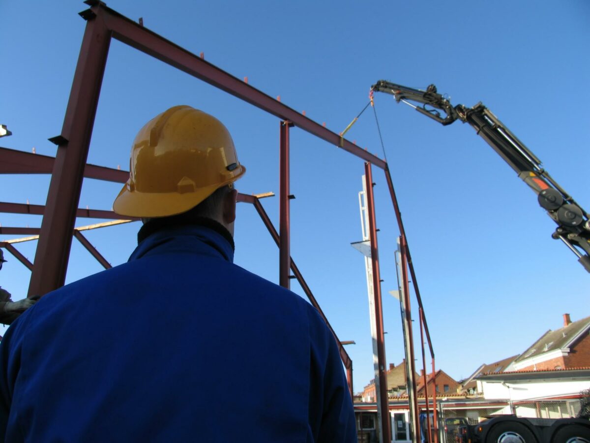 Bygge- og anlægssektoren viser lidt overraskende en betydelig større nedgang på 1,4 procent i præsterede arbejdstimer. Foto: Colourbox.