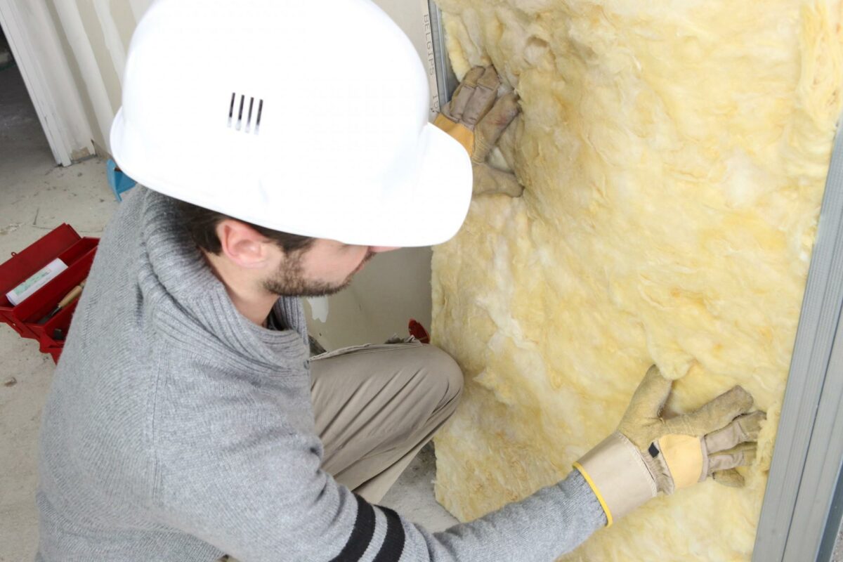 Hvis man får lavet energiforbedringer af huset, er det stadigvæk muligt at få fradrag til håndværkeren. Men det er en stakket frist. Foto: Colourbox.