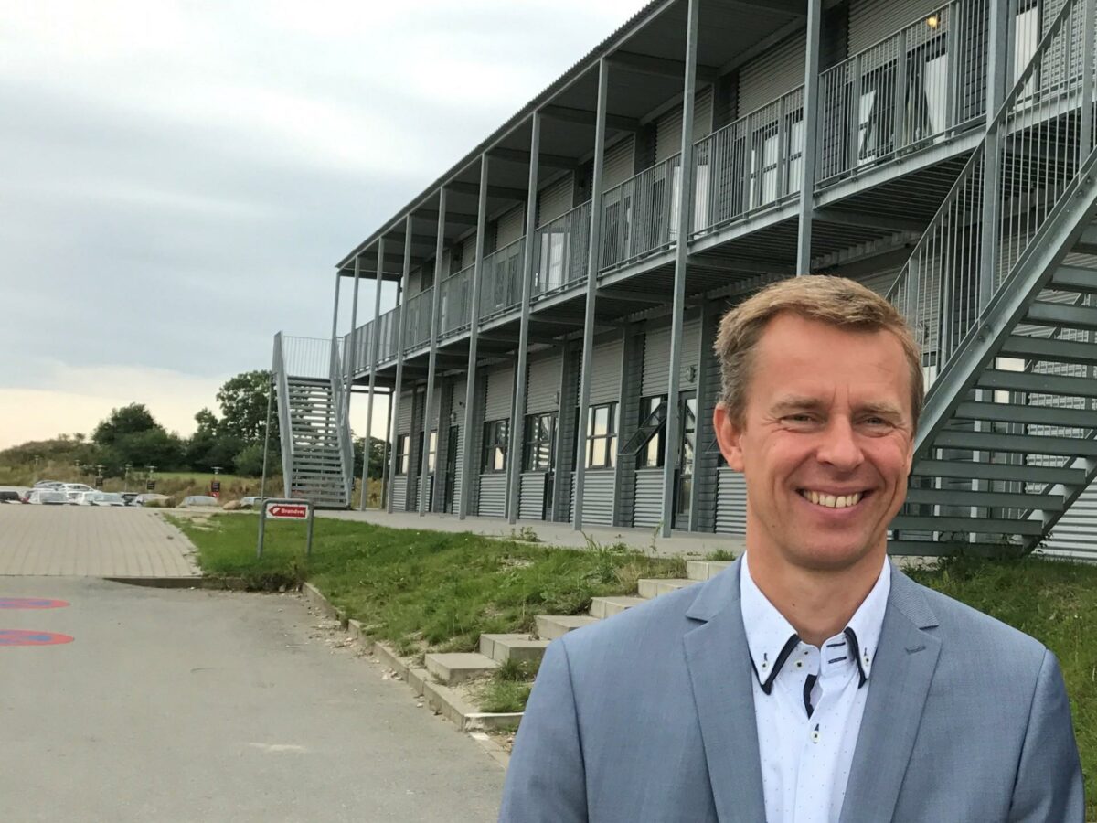 Mads Blom, Cramo Adapteo overtager blandt andet de 70 pavilloner, som Just Gruppen har udlejet til Handelsskolen i Køge.