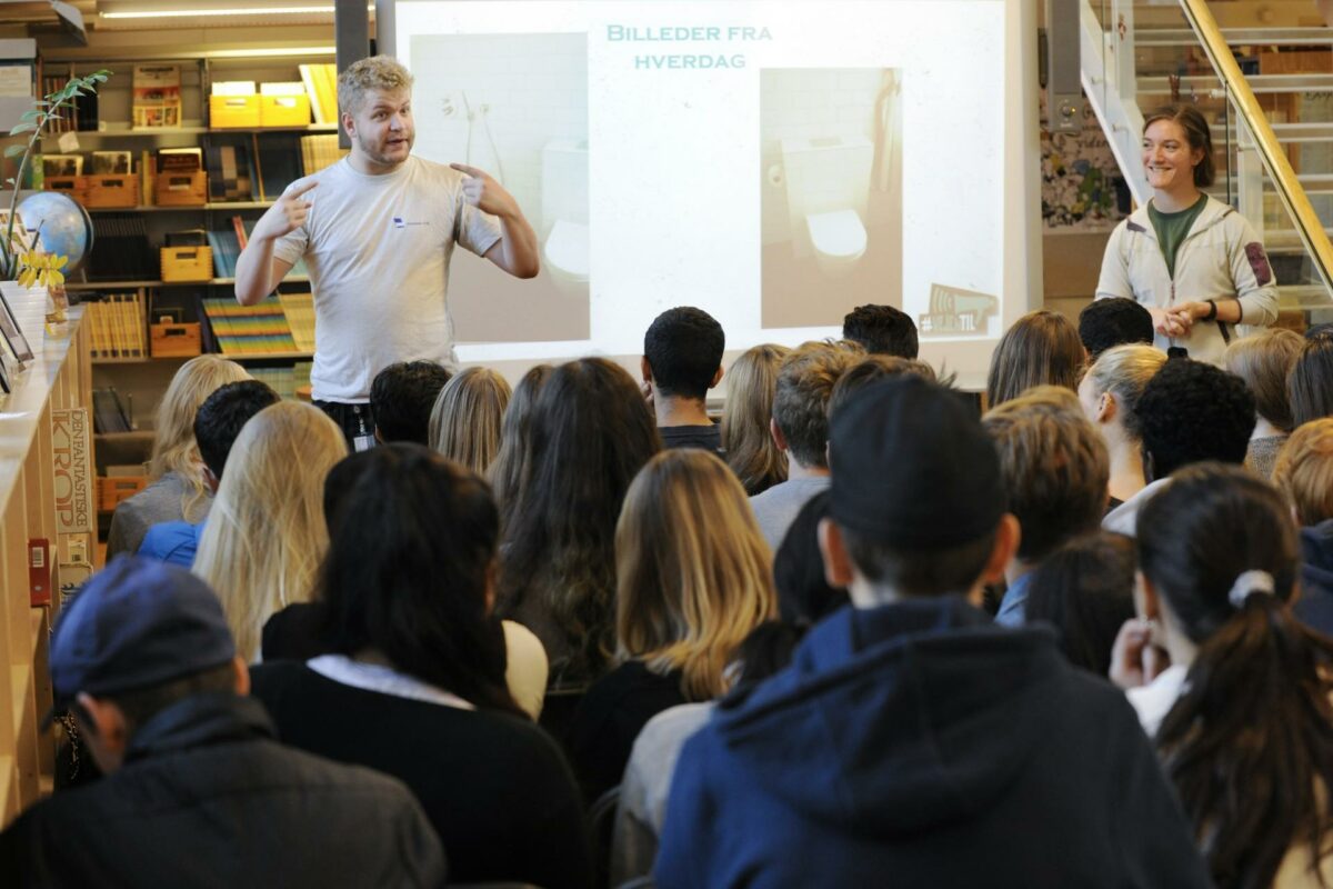 Casper Steppat har en studentereksamen på 11,3 i snit, men kunne ikke se sig selv på et kontor og er i gang med en VVS-uddannelse. Foto: Niels Jørgensen.