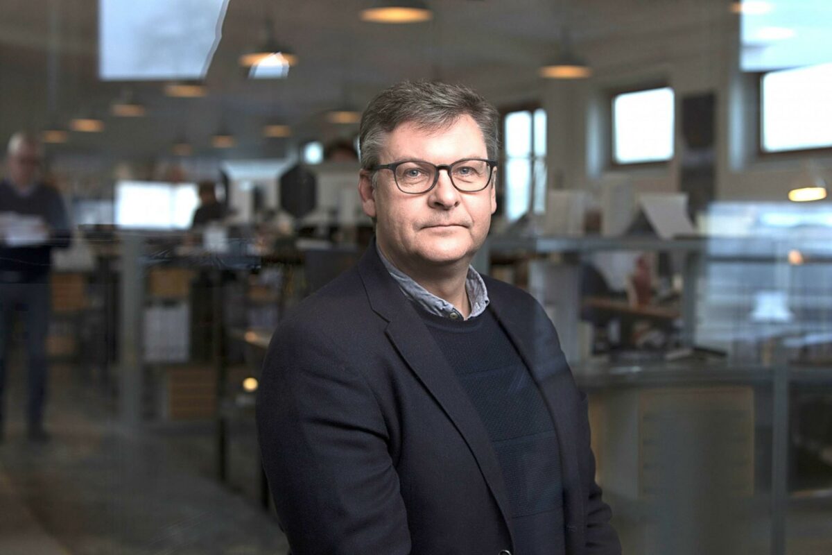 Anders Kærsgaard, partner i Årstiderne Arkitekter, på kontoret i Silkeborg. Foto: David Bering.