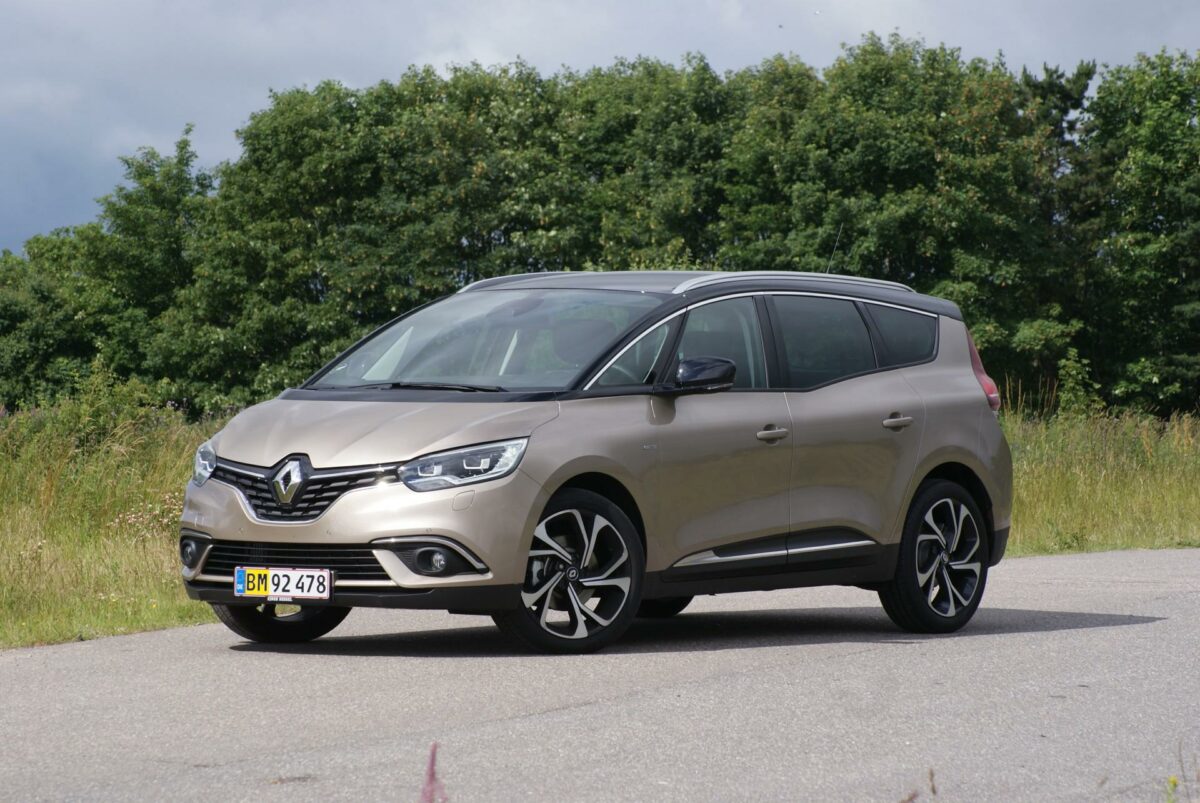 Renault Grand Scenic er en visuelt spændende, ja nærmest skulpturel bil at se på.