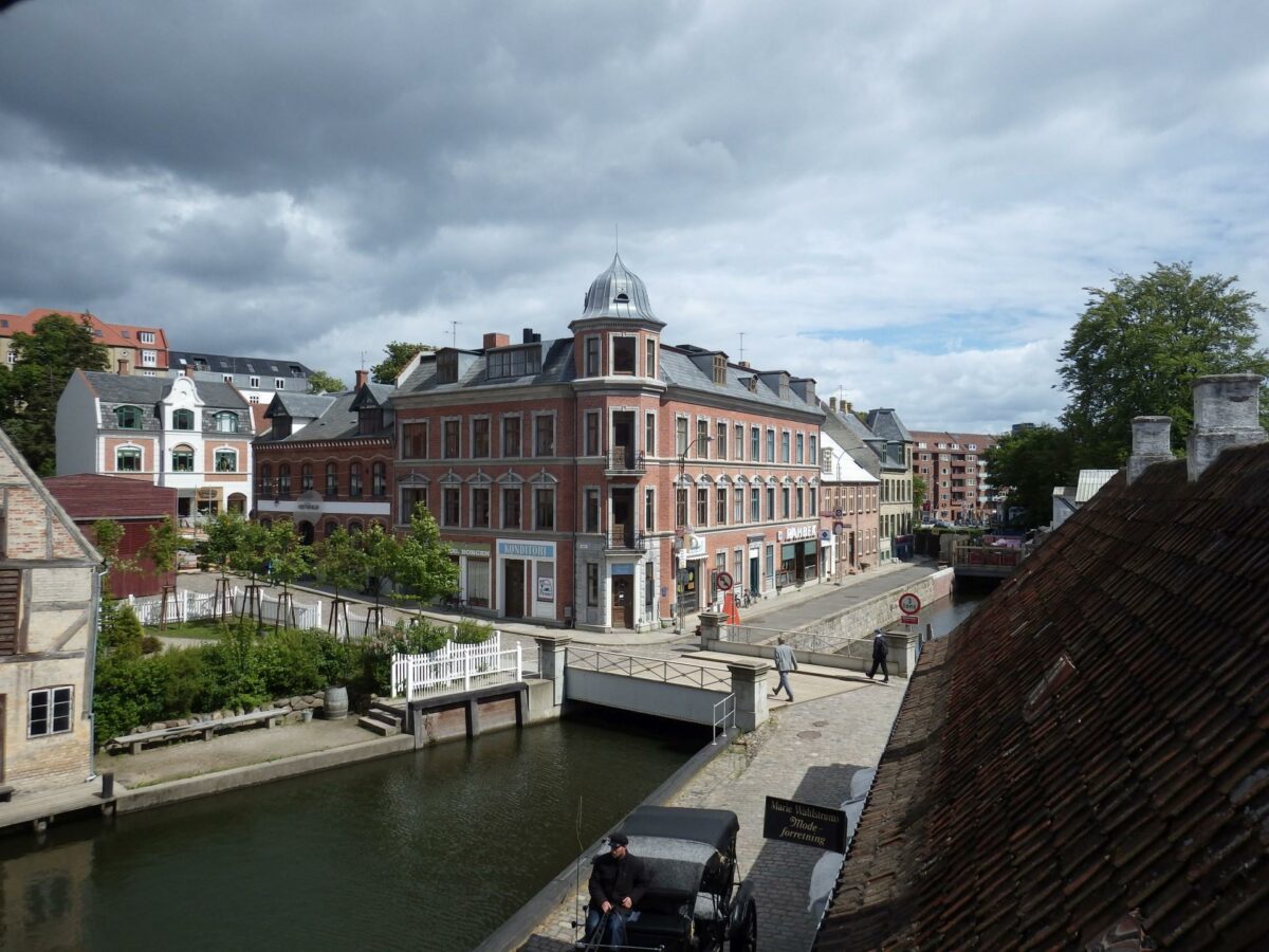 Ny indgang ved den moderne del i Den Gamle By. Foto: Den Gamle By.