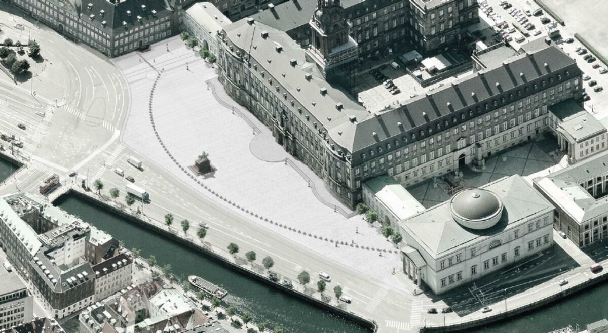 To af oplægene handlede om den kommende terrorsikring af Christiansborg Slotsplads, hvor granitkugler langs pladsens ydre grænse skal stoppe køretøjer i høj fart. Foto: Folketinget.