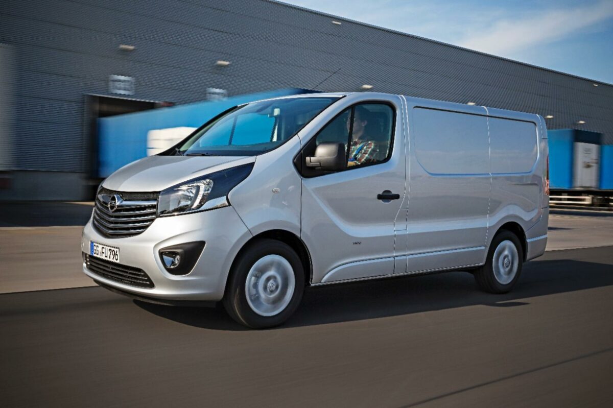 Alle Opel Vivaro'er opgraderes med Edition Plus-udstyr, hvor der er vægt på komforten. Indfarvede kofangere er ikke en del af dette udstyr.