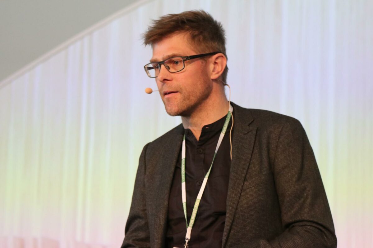 Klaus Thoustrup taler på Building Green-messen i Aarhus. Foto: Thomas Bech Hansen.